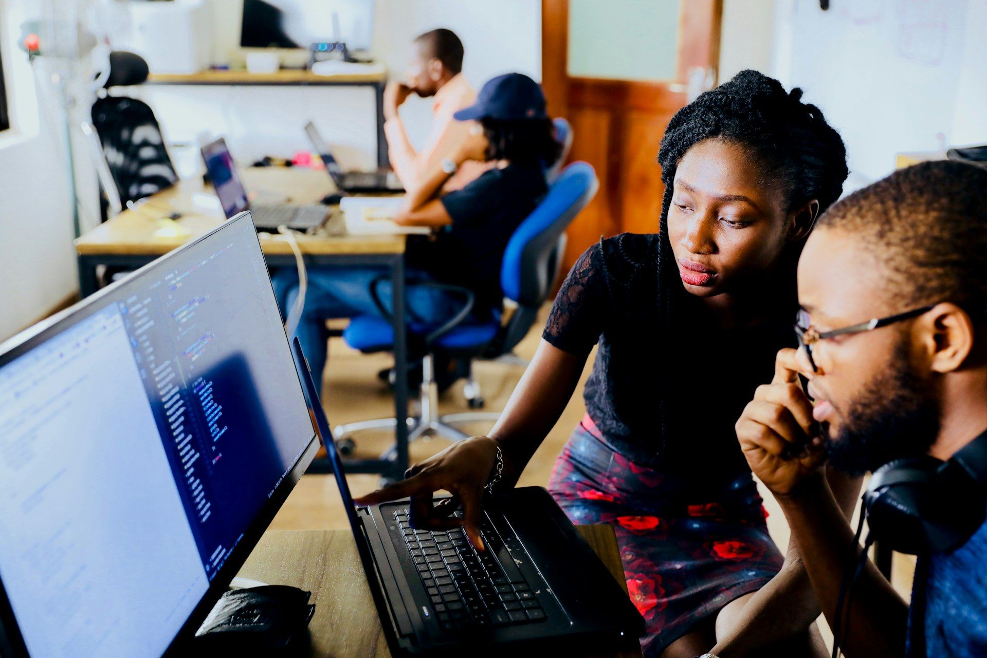Analysts reviewing research data together on a laptop